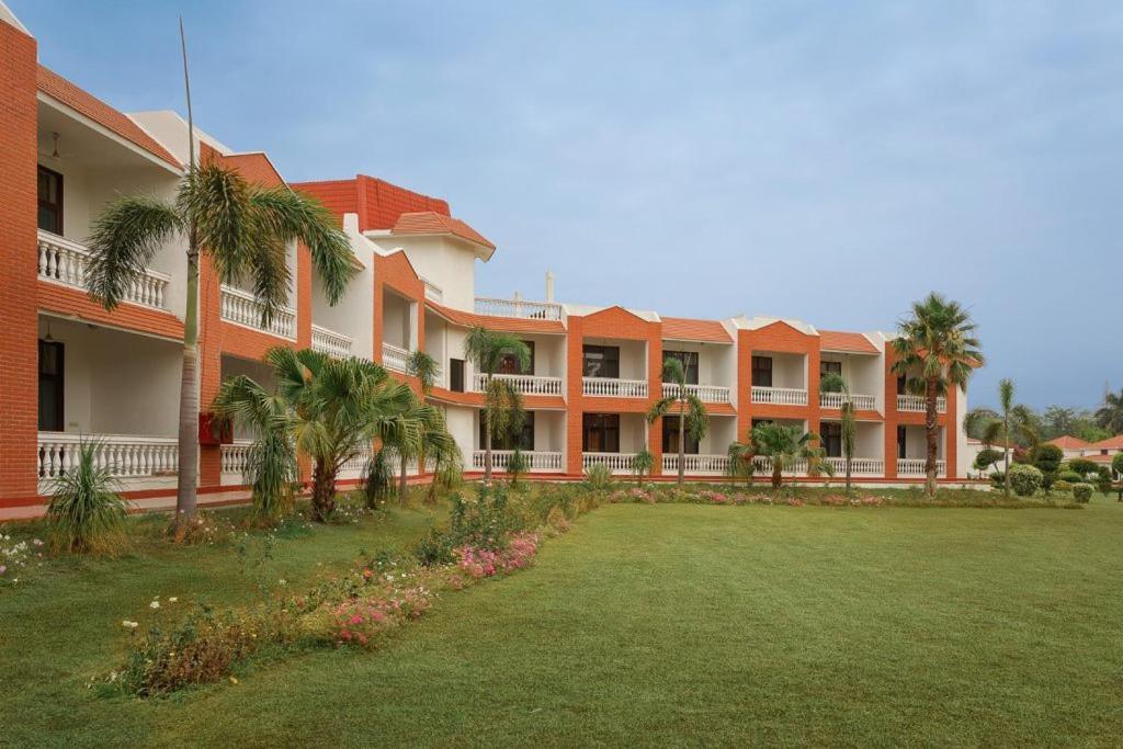 Naturoville Wellness Resort Rishikesh - Surrounded By Nature, Rooted In Wellness Doiwāla מראה חיצוני תמונה